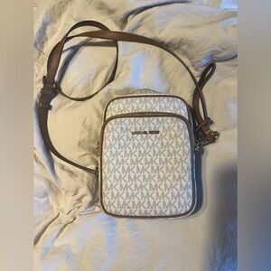 Michael Kors Jet Set Clutch